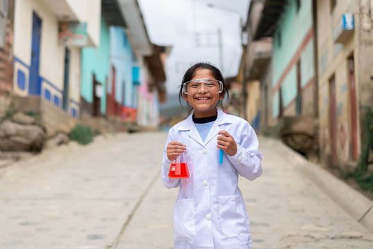 petite fille qui choisit le métier de ses rêves